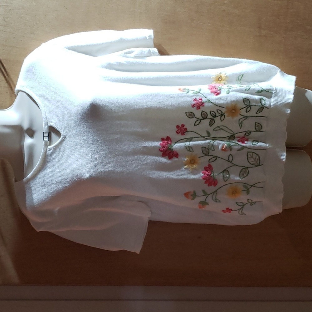 Short sleeve sweater, size Large by Alfred Dunner